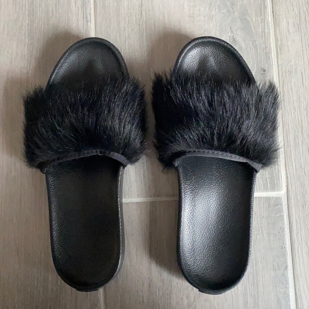 Woman's Black Ugg Fuzzy Slides